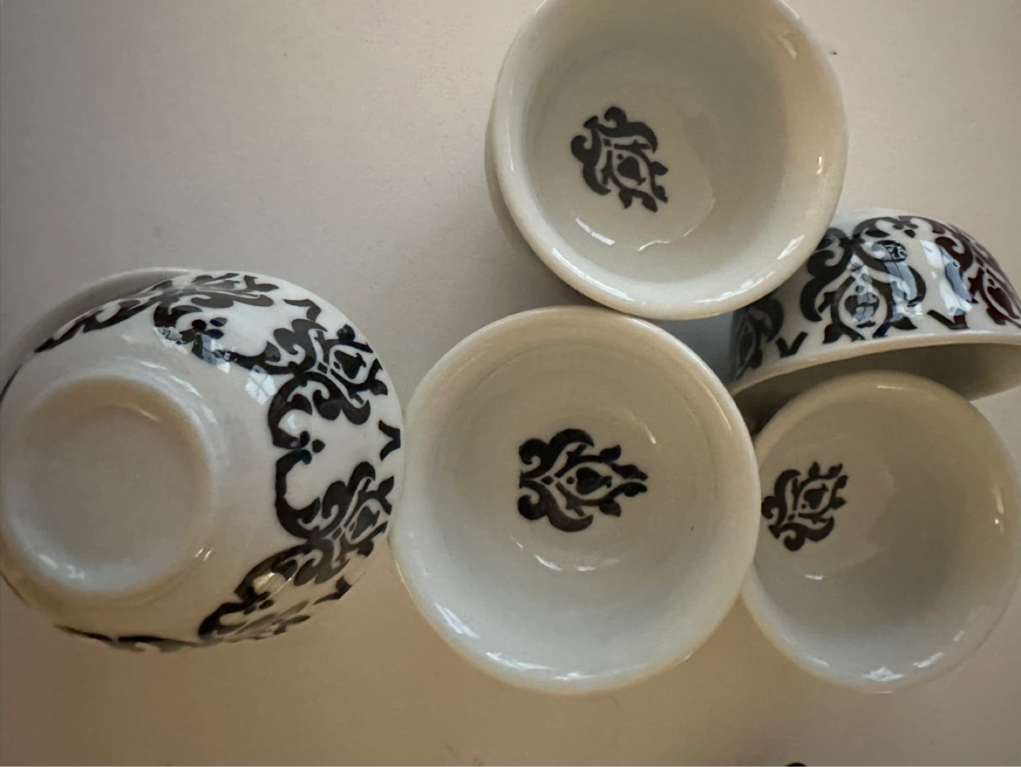 Set of 5 Small Decorative Cups and Square Plate - photo 3