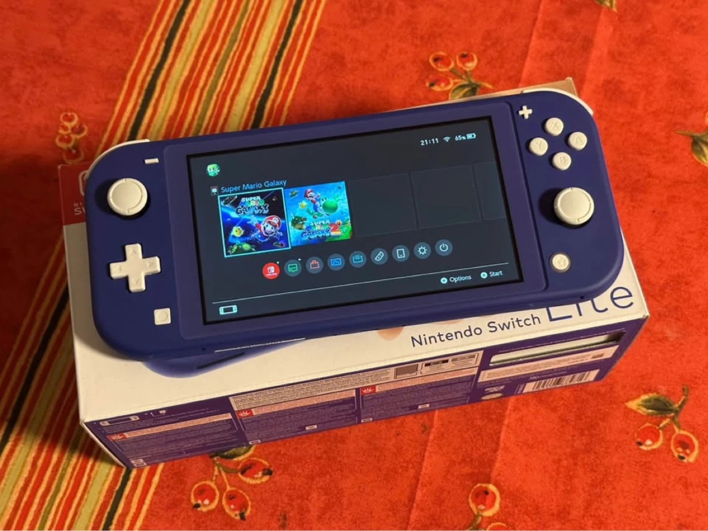 Nintendo Switch Lite + Mario Galaxy 1/2 - photo 2