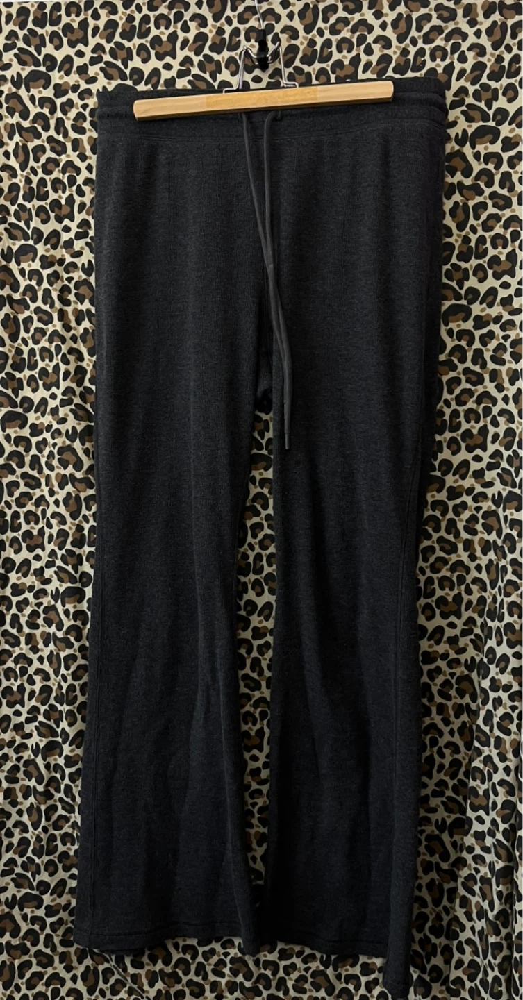 Aritzia flared sweatpants - photo 2