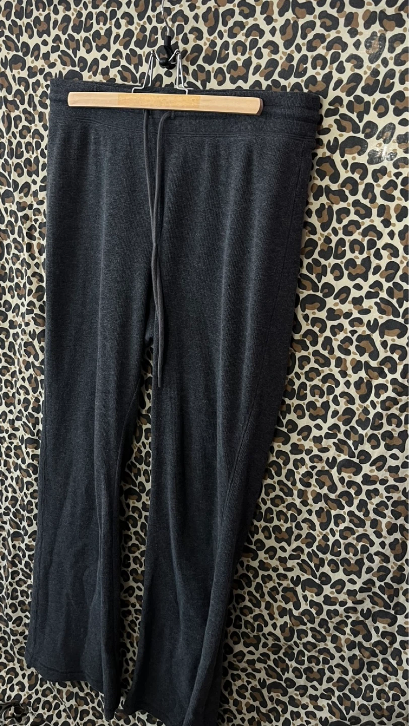 Aritzia flared sweatpants - photo 3
