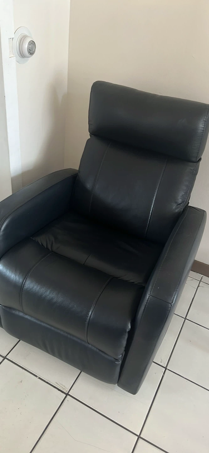 Black Leather Recliner - photo 4