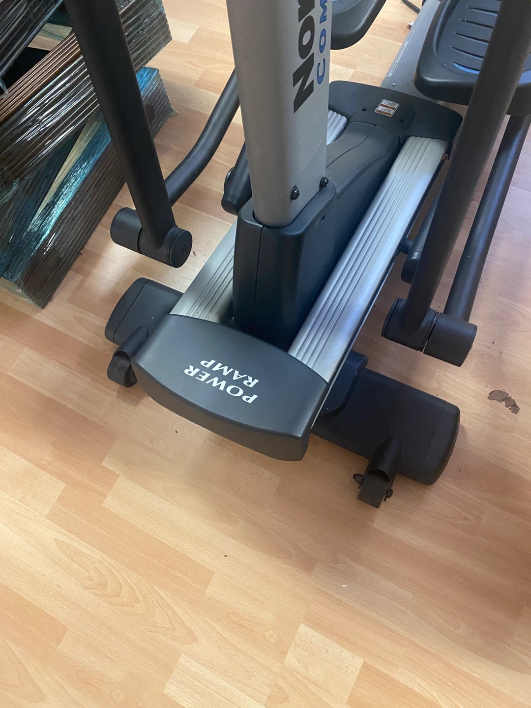 NordicTrack Commercial 1300 Elliptical - photo 2