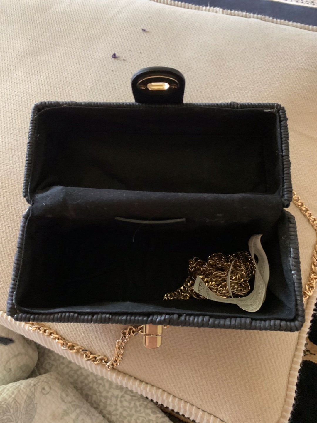 Black Woven Handbag with Gold Chain - photo 2