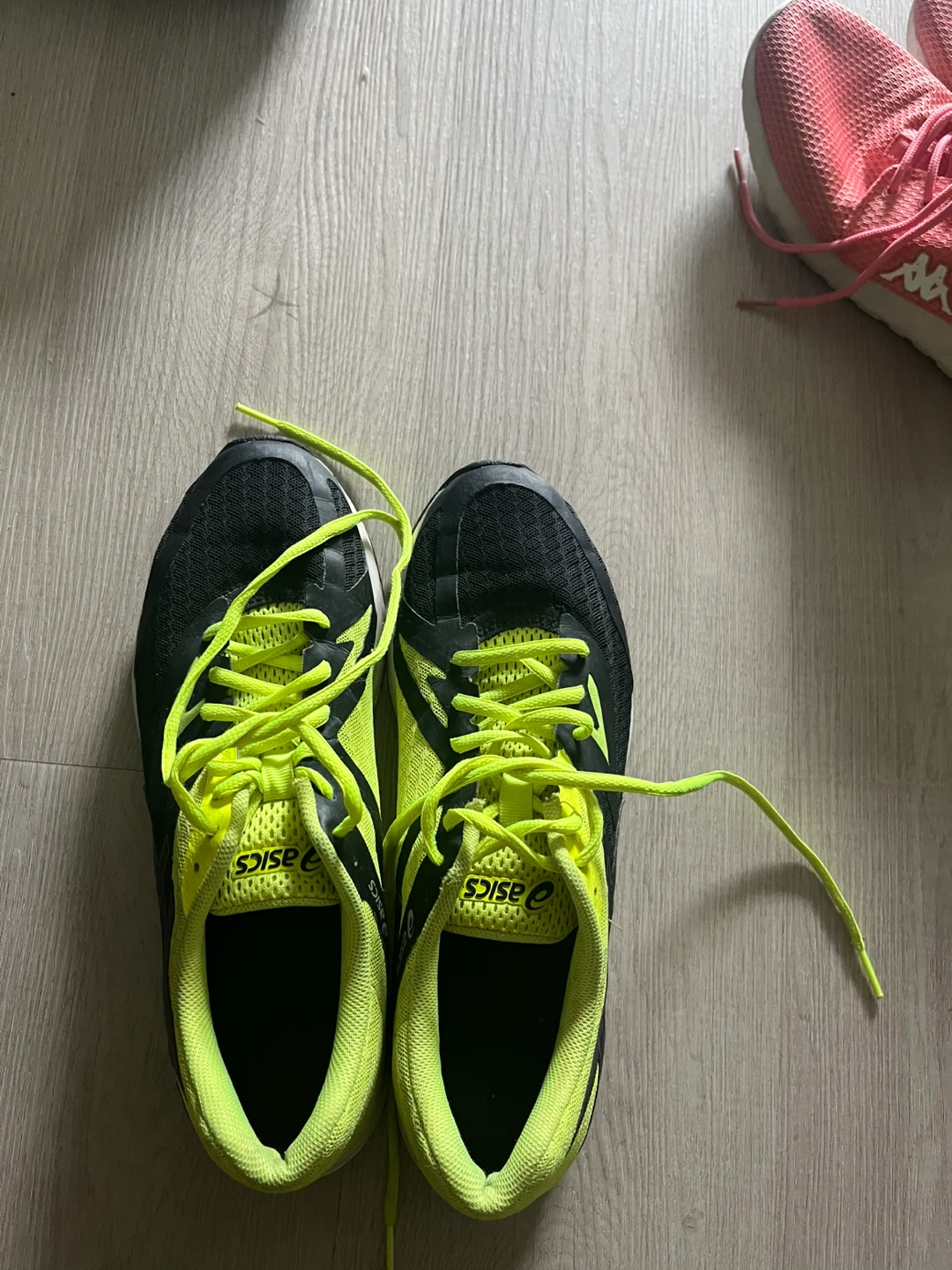 ASICS Running Shoes T825N Black/Neon Yellow