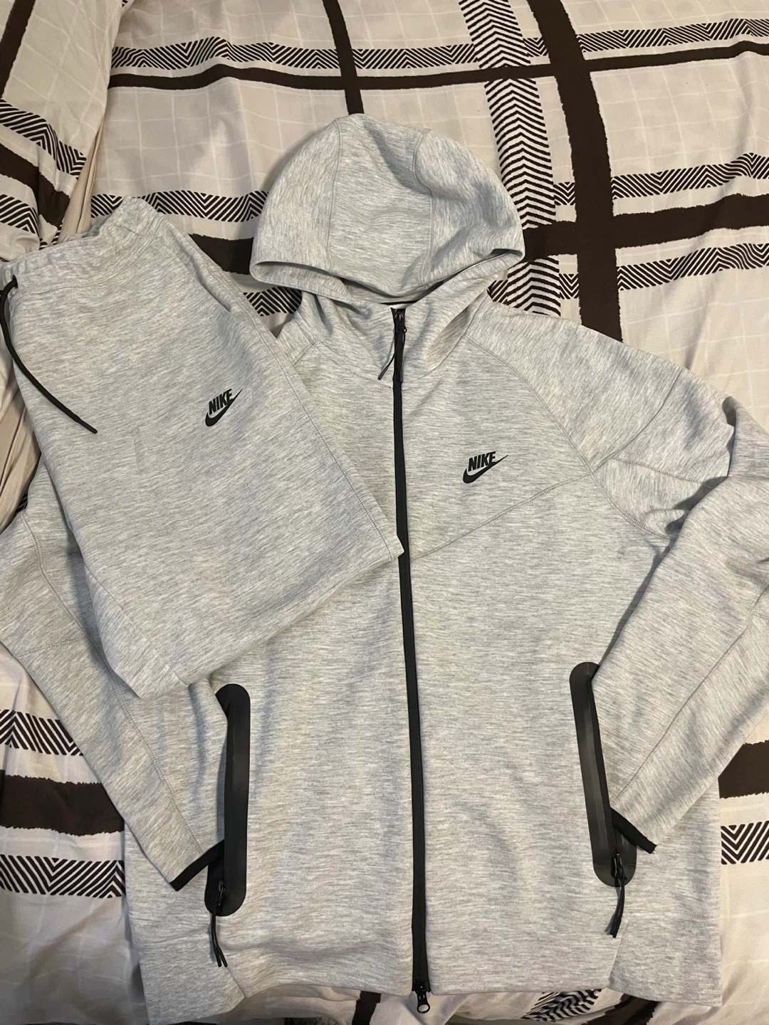 Nike Tech Fleece Full-Zip Hoodie & Joggers Set Grey
