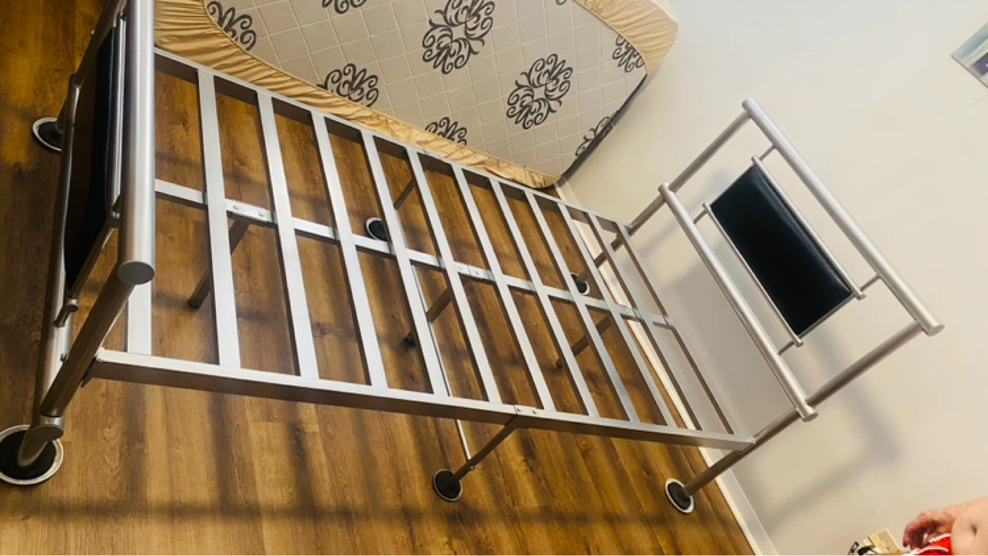 Bed frame 74x39 - photo 2