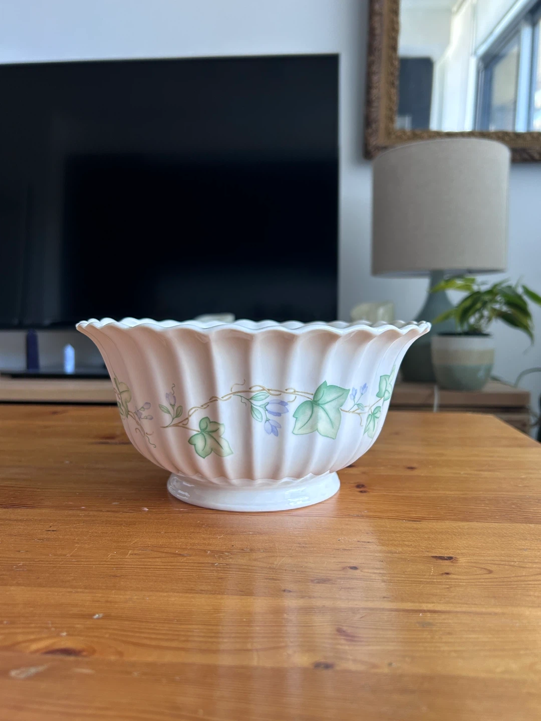 Belleek Classic Ivy 8" Flared Bowl - photo 3