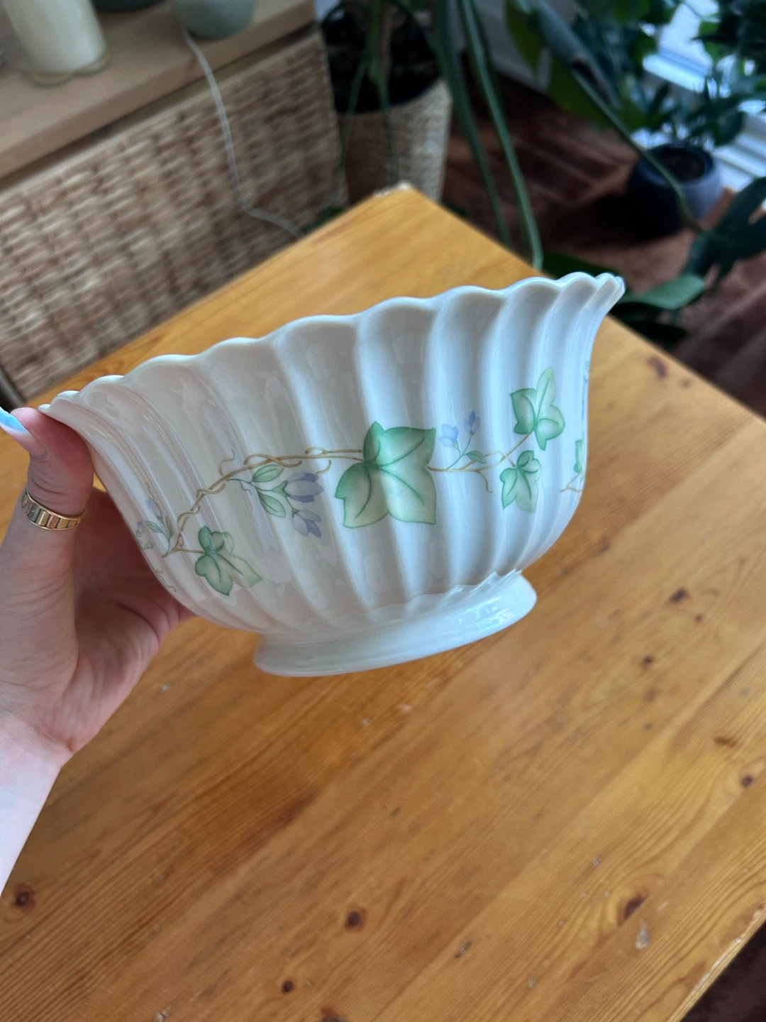 Belleek Classic Ivy 8" Flared Bowl
