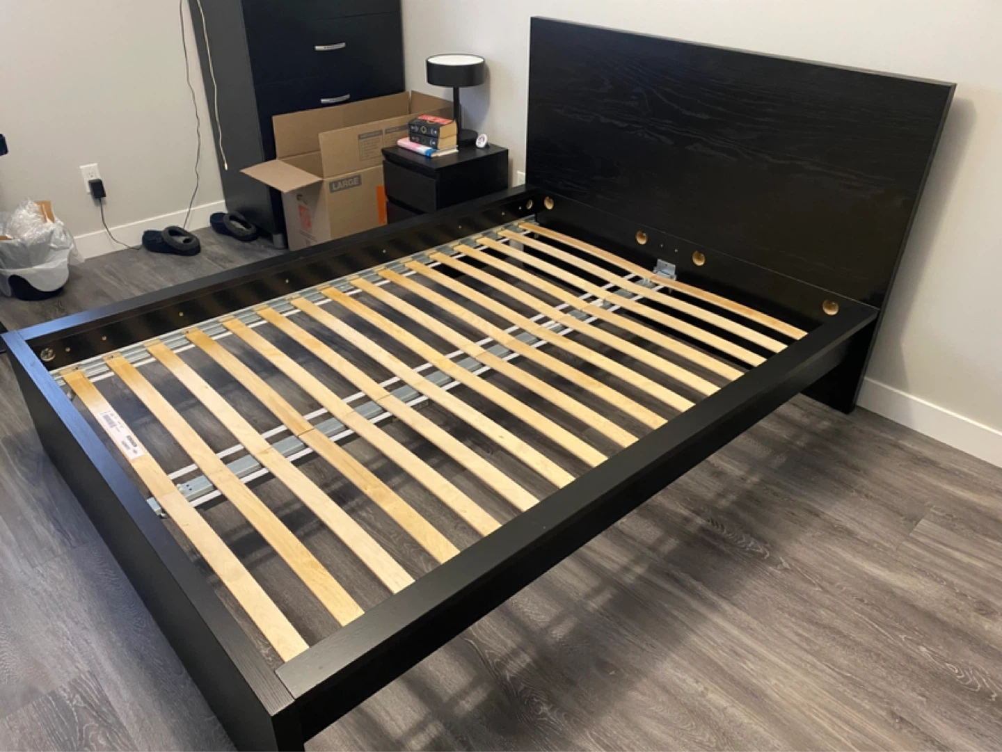 Bed frame queen