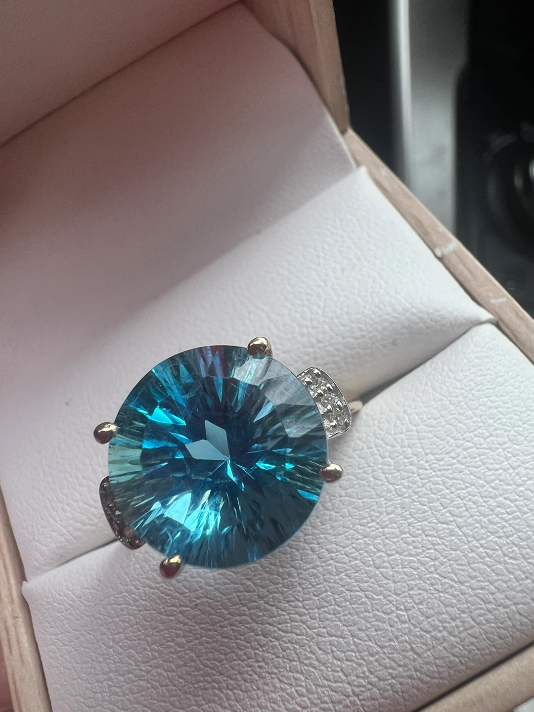 10 k Gold London blue Topaz Ring with Diamonds - photo 3