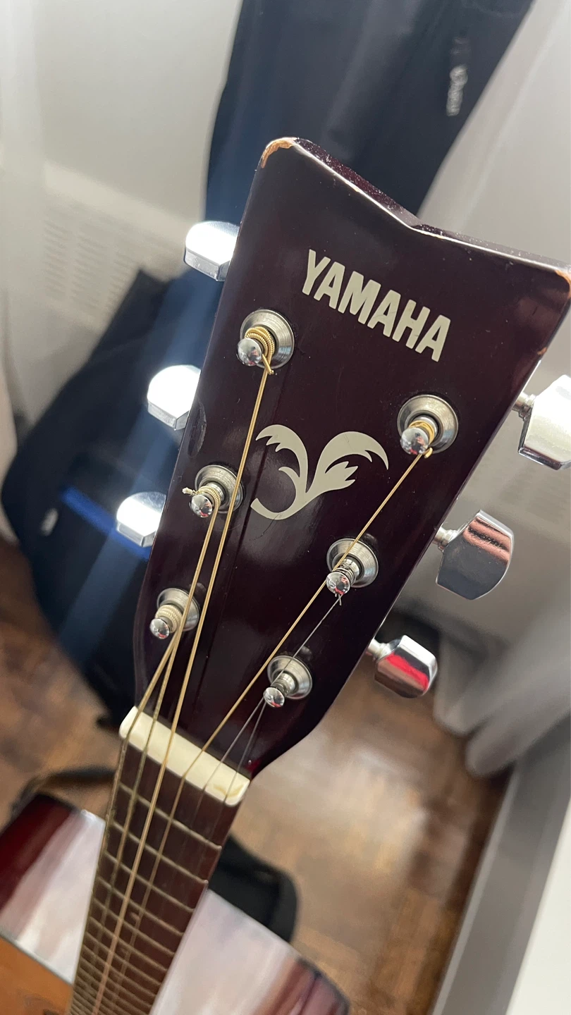 Yamaha acoustic guitar with FREE Strap, Case and Stand - photo 2