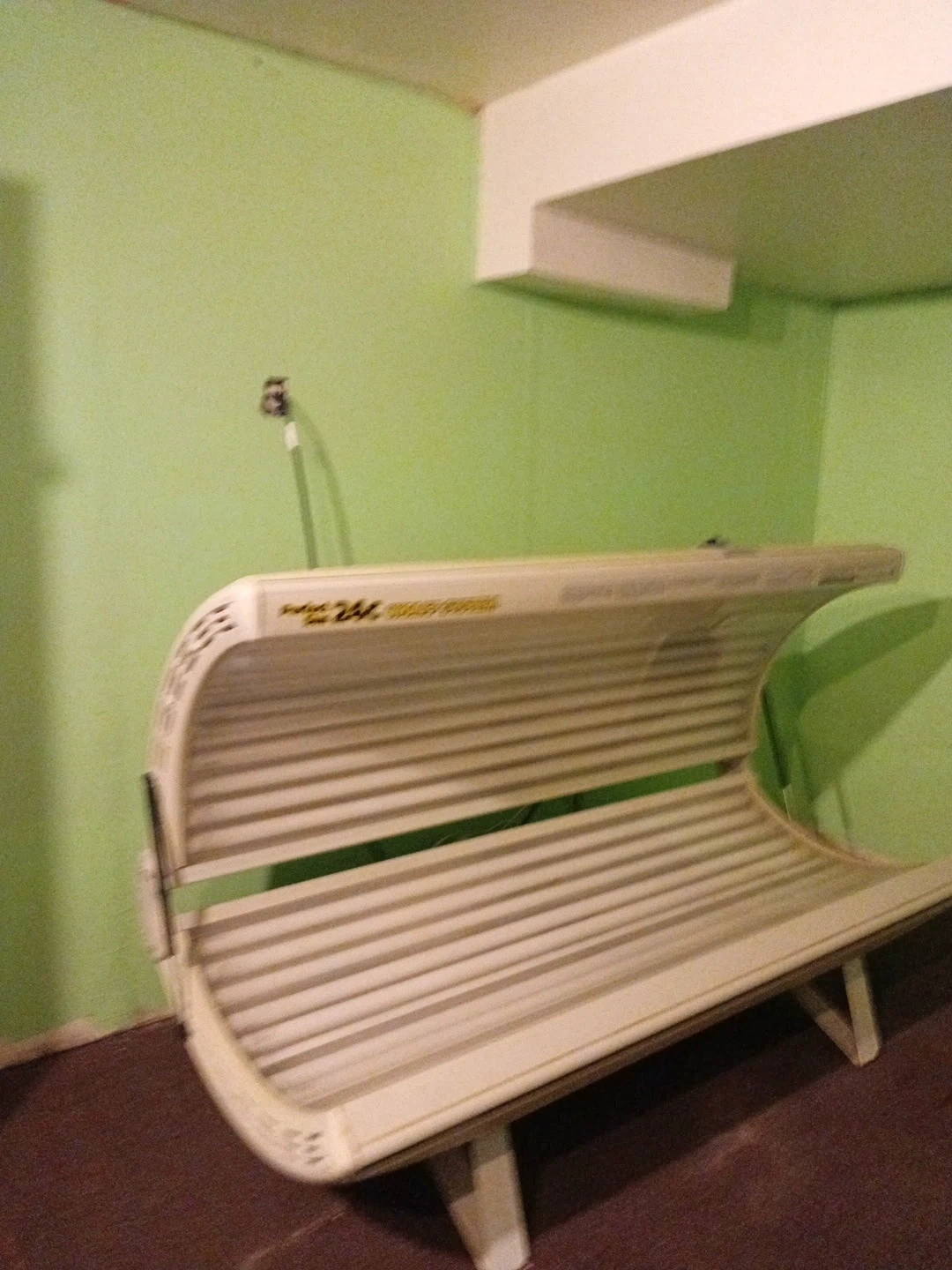Sunquest Pro 24RSP tanning bed