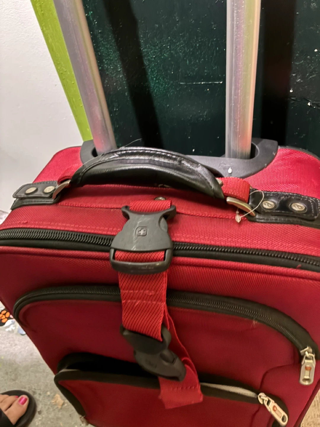 Red Swiss Gear Rolling Suitcase - photo 3