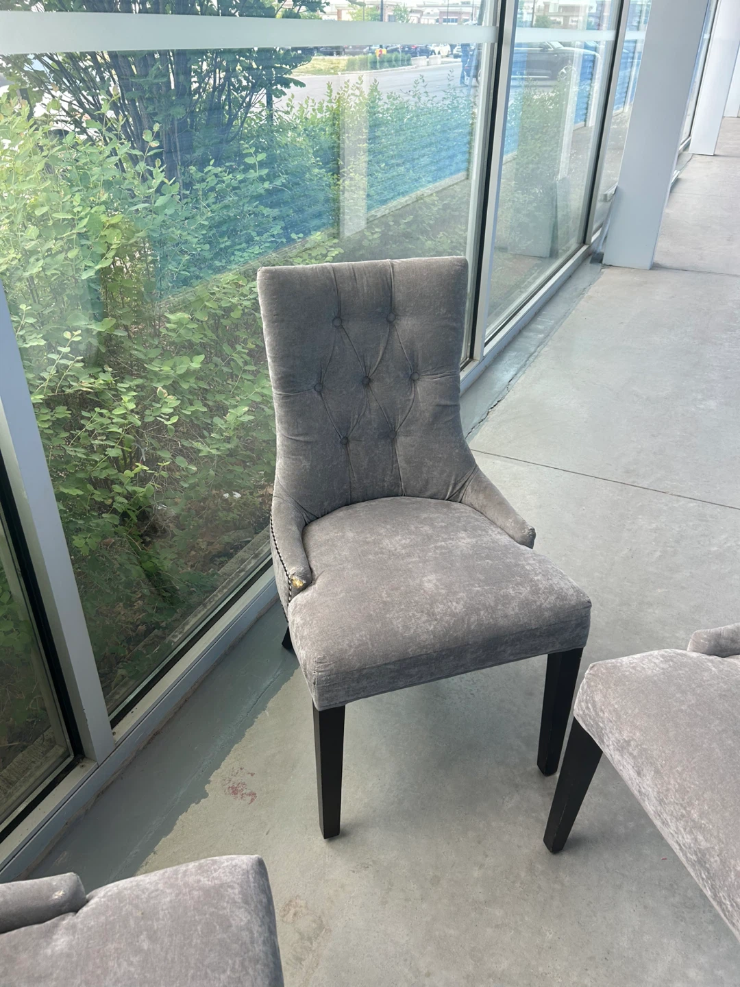 Set of 4 Grey Tufted Accent Chairs - photo 3
