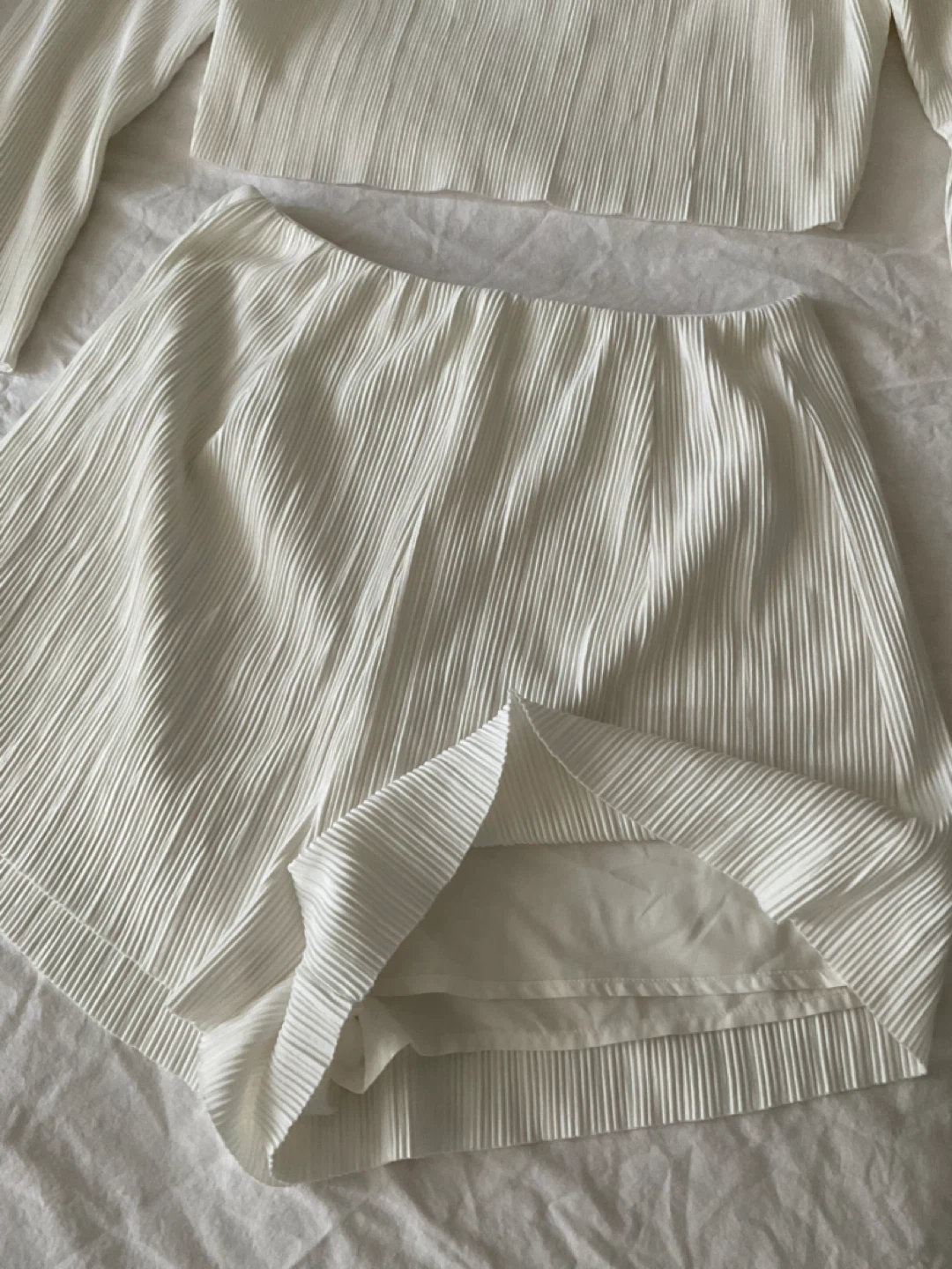 White Pleated Top & Shorts Set - photo 2