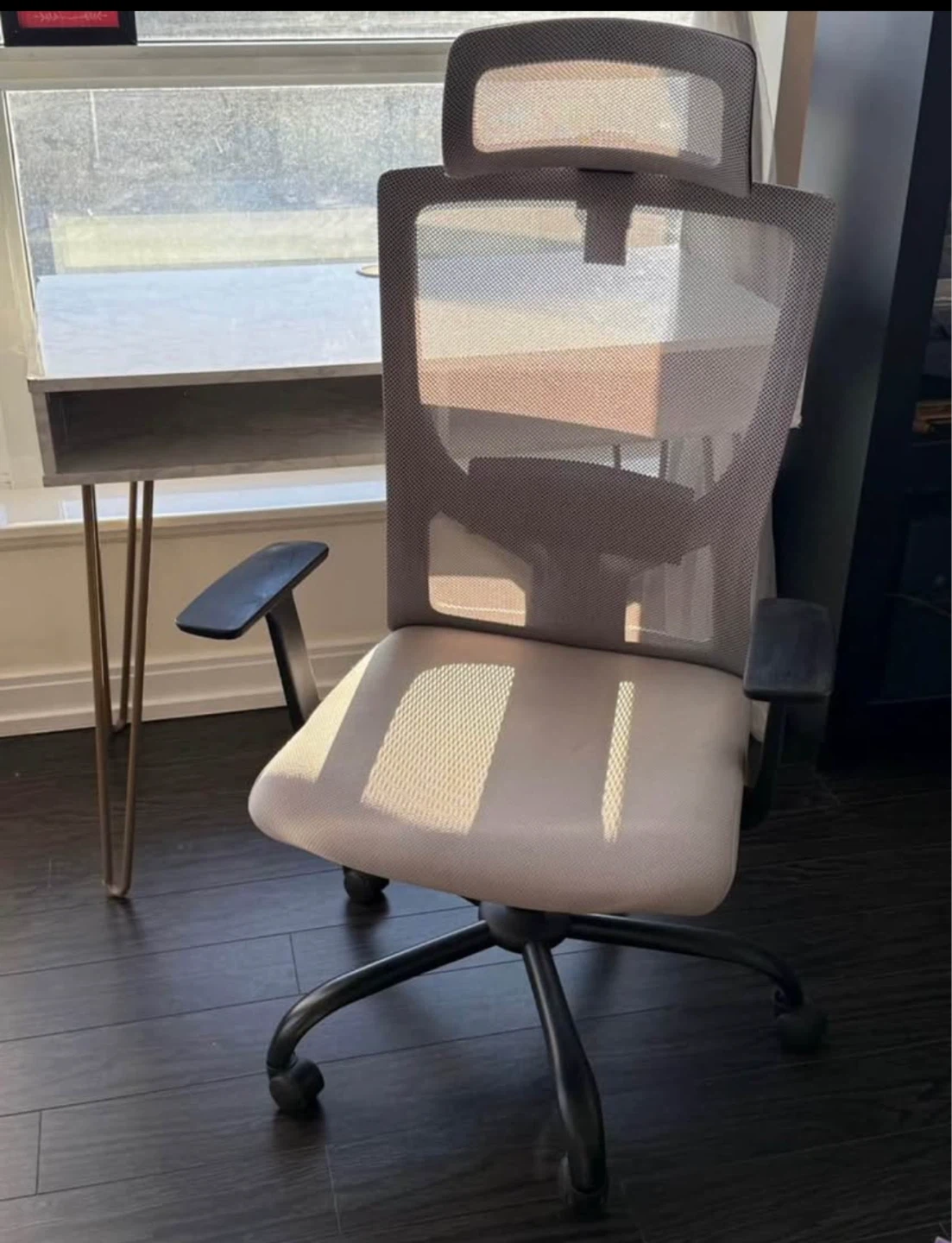 Ergonomic Mesh Office Chair with Headrest