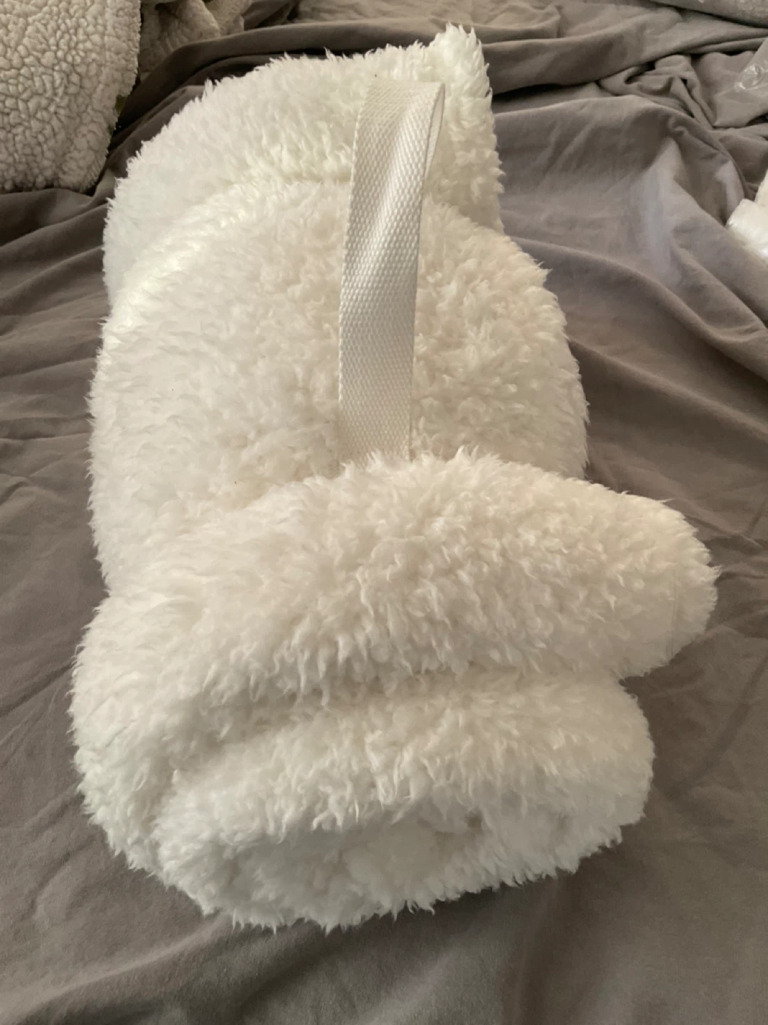 White Faux Fur Throw Blanket with Handle - photo 2