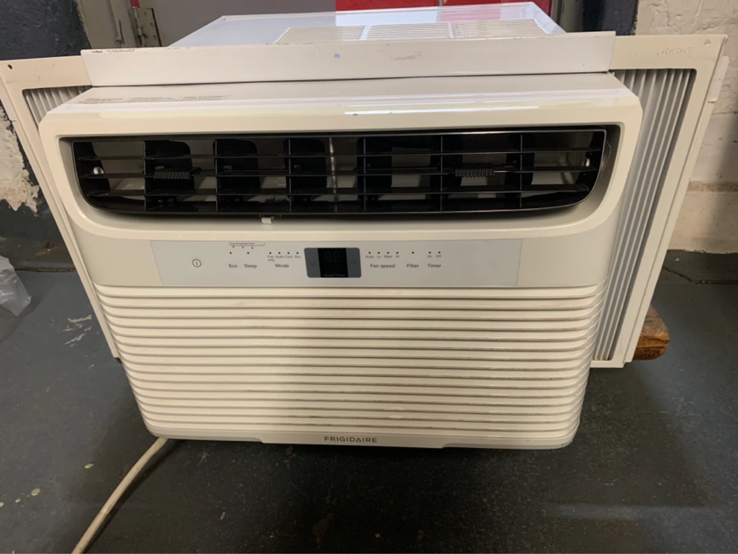Electrolux FFRA102WAE Window Air Conditioner - photo 5