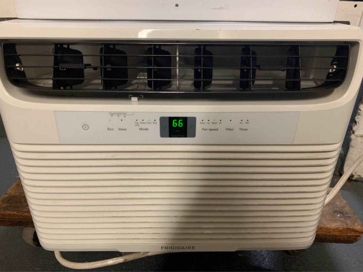 Electrolux FFRA102WAE Window Air Conditioner - photo 2