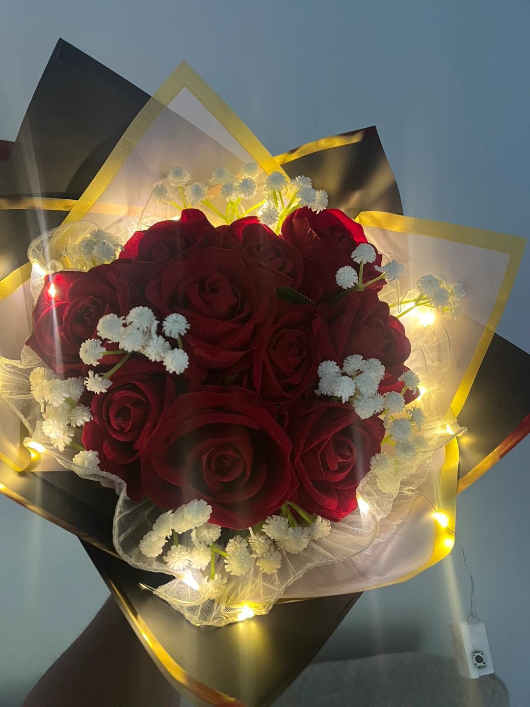 10 pcs Blue  glitter Rose Bouquet with Chocolates and toppers - photo 2