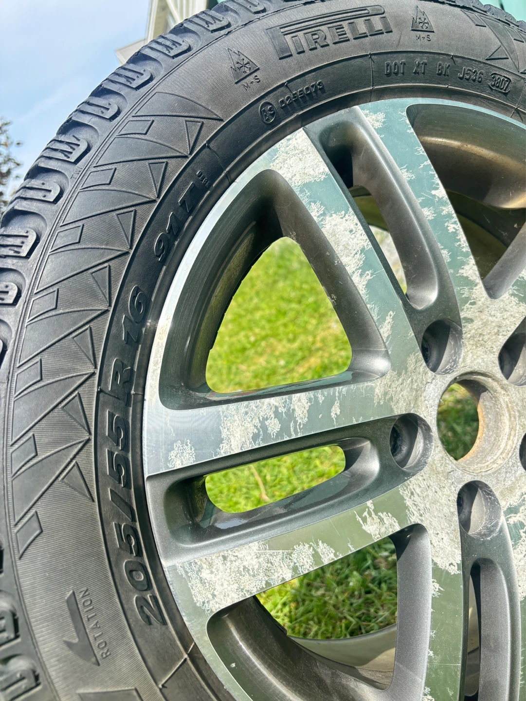 4 Pirelli Winter Tires on Rims - photo 2