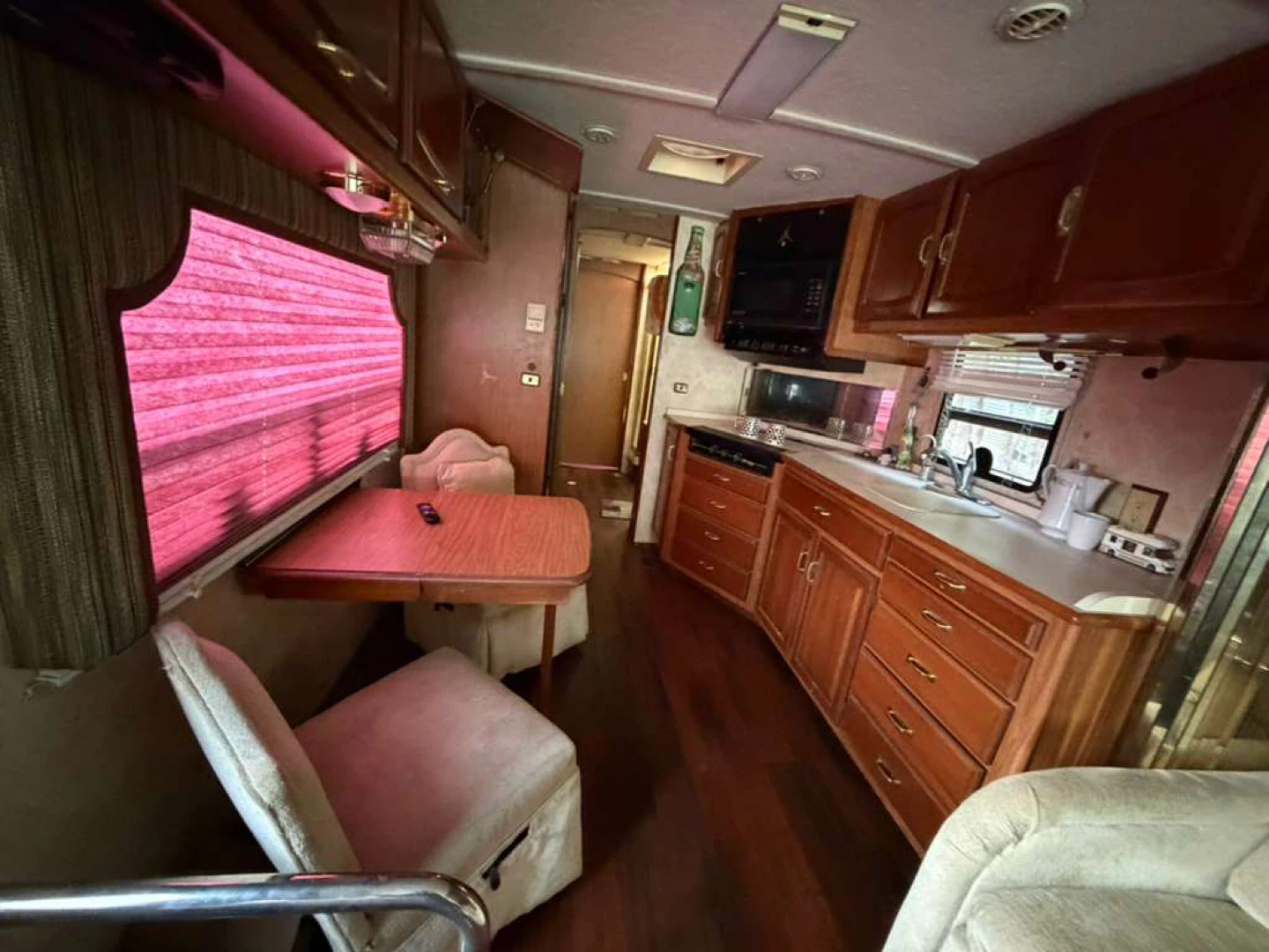 Class A Motorhome - photo 2