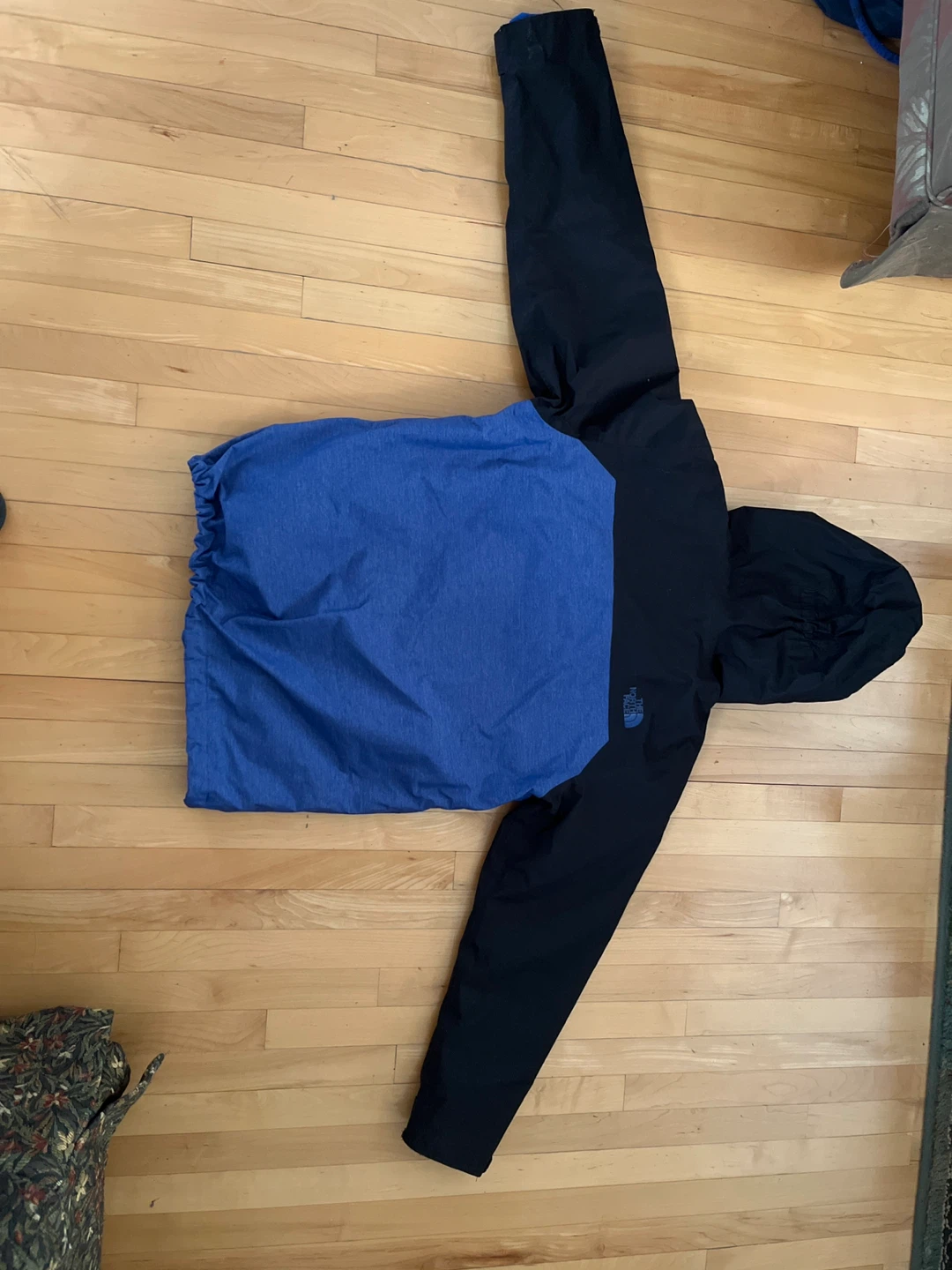 The North Face Boys Ski Jacket M (10/12) - photo 4