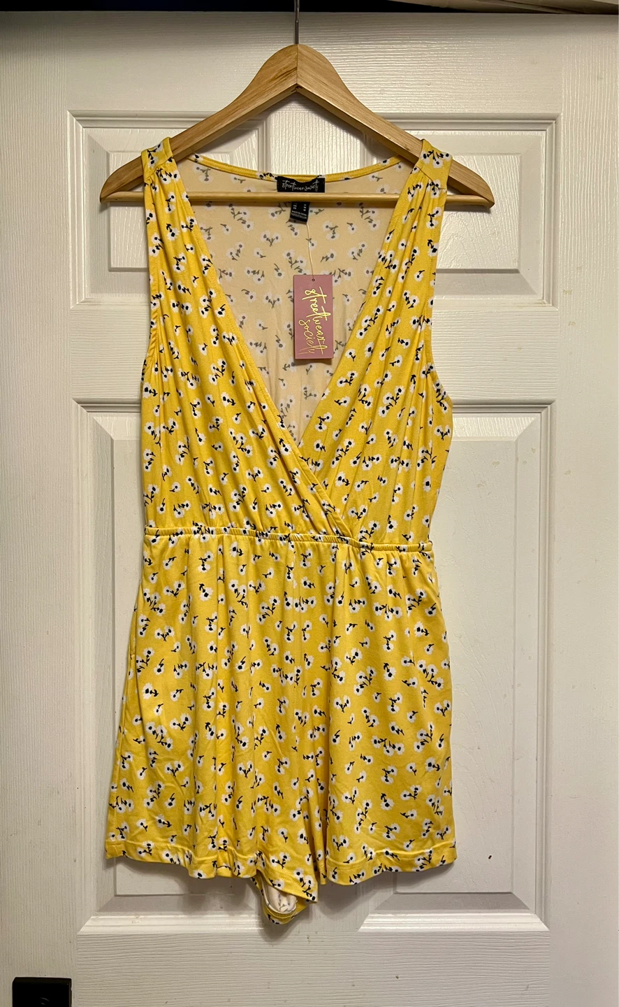 (New)Yellow Floral Romper - M