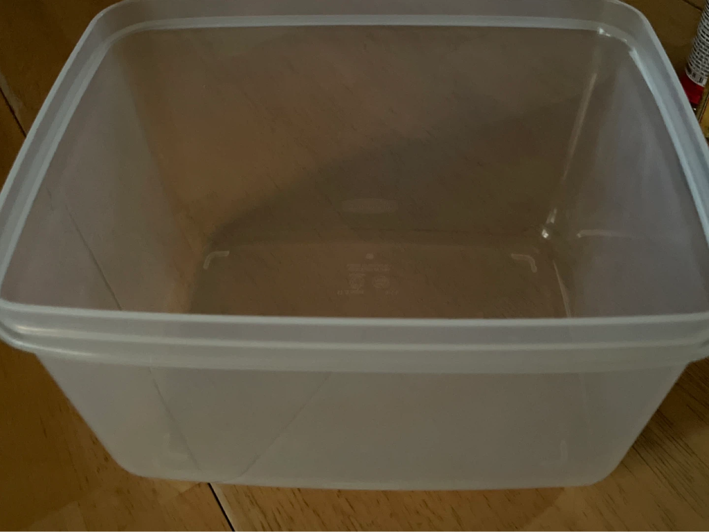 Rubbermaid Food Storage Container - photo 5