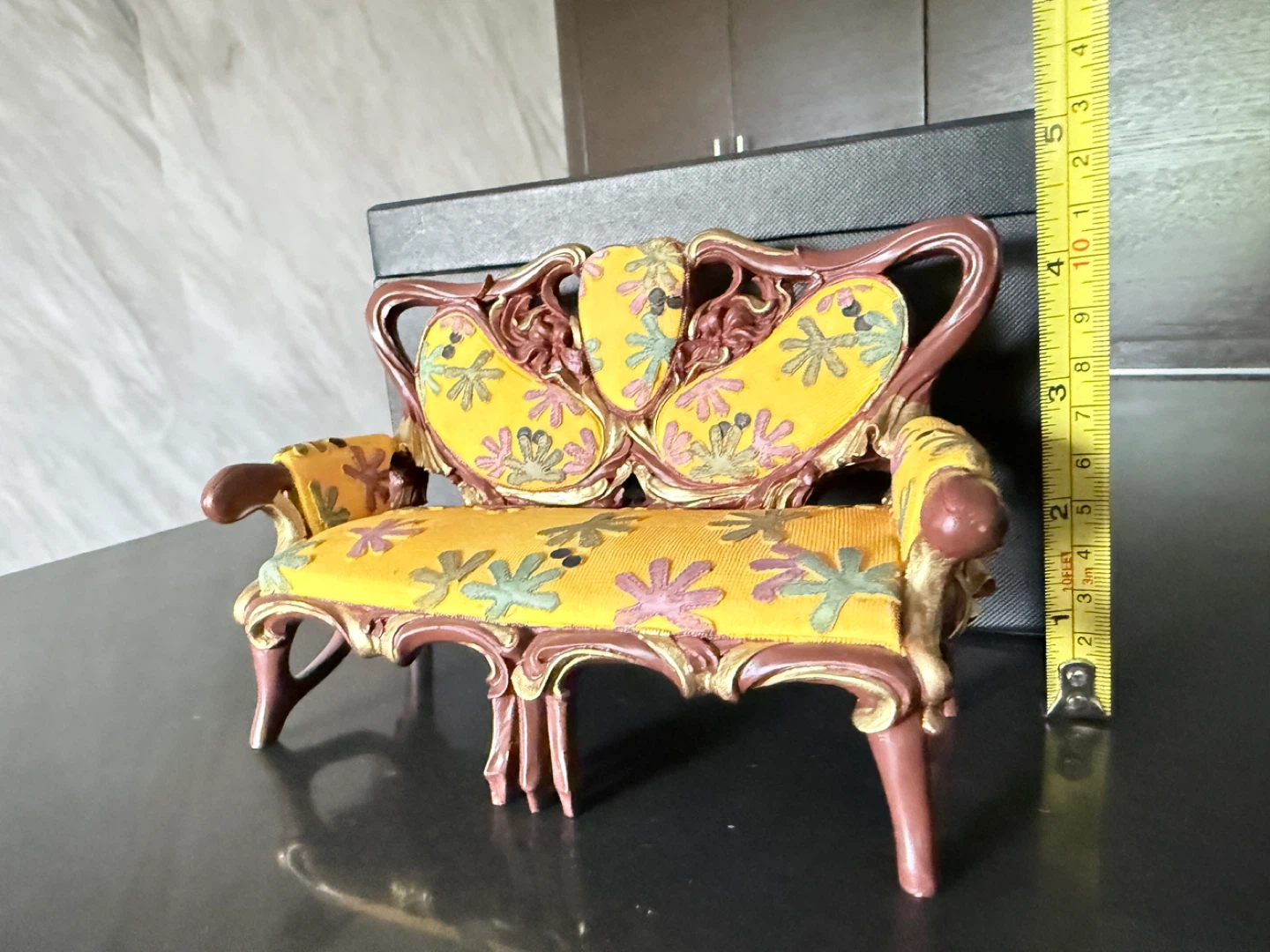 Gaudí House Museum Miniature Sofa Replica - photo 5