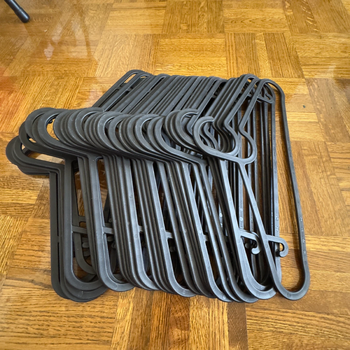Lot of 20 Dark Grey Plastic Clothes Hangers - photo 4