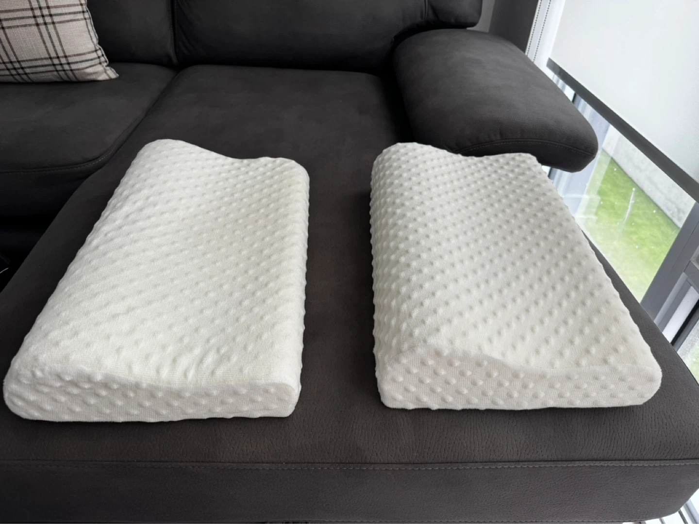 Two Contour Memory Foam Pillows – Set of 2 - photo 2