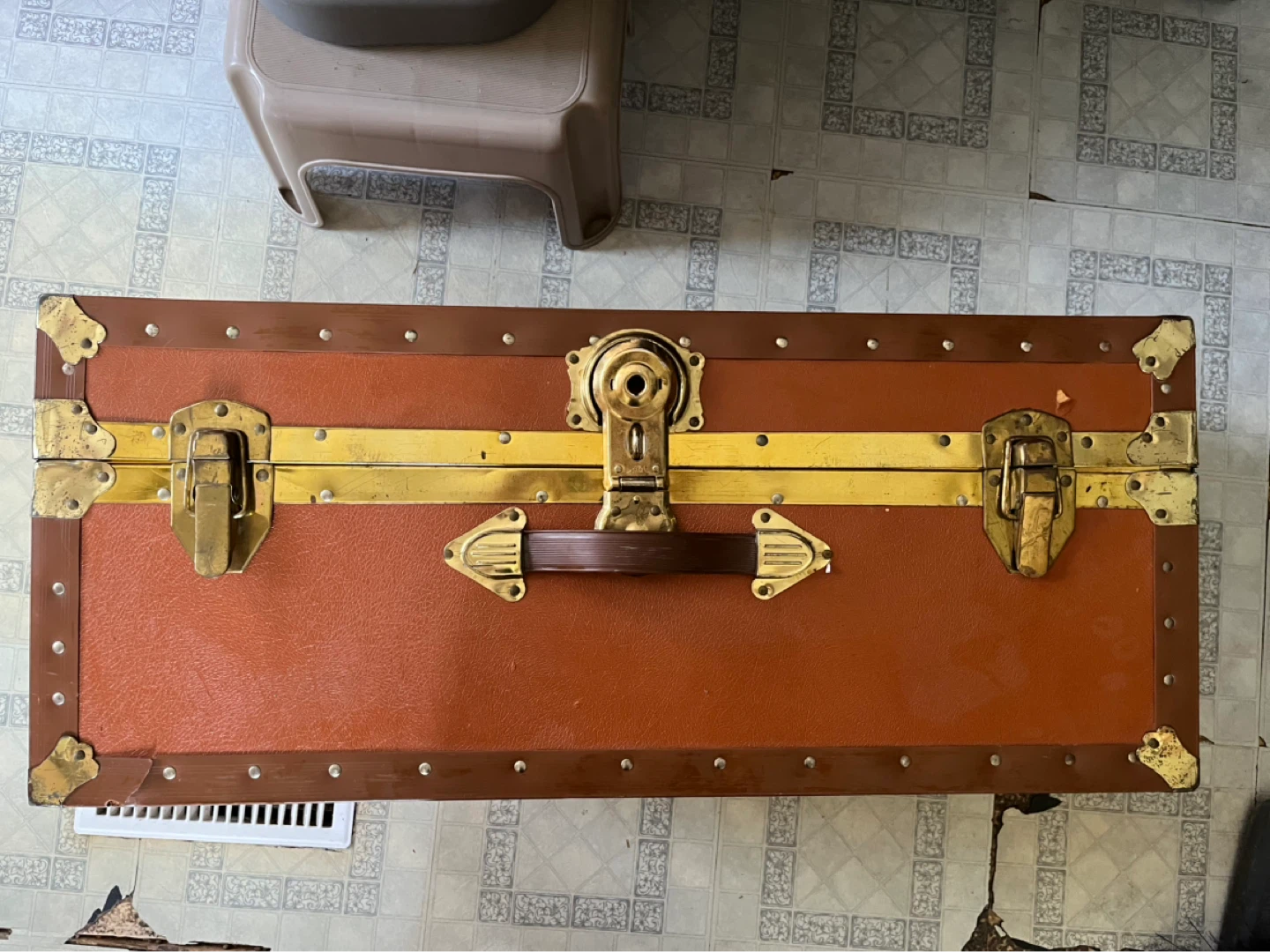 Vintage Brown Trunk - photo 2