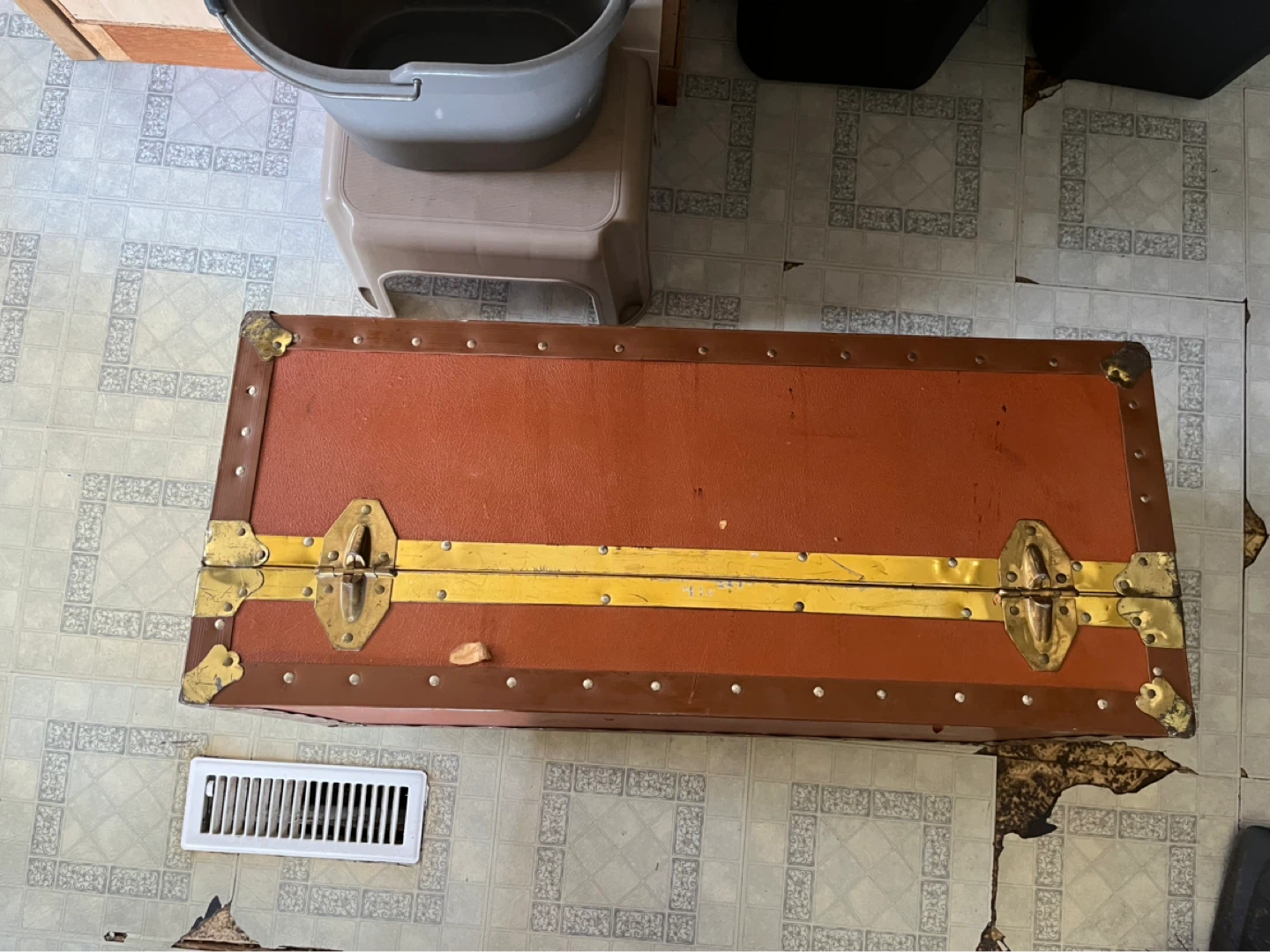 Vintage Brown Trunk - photo 4