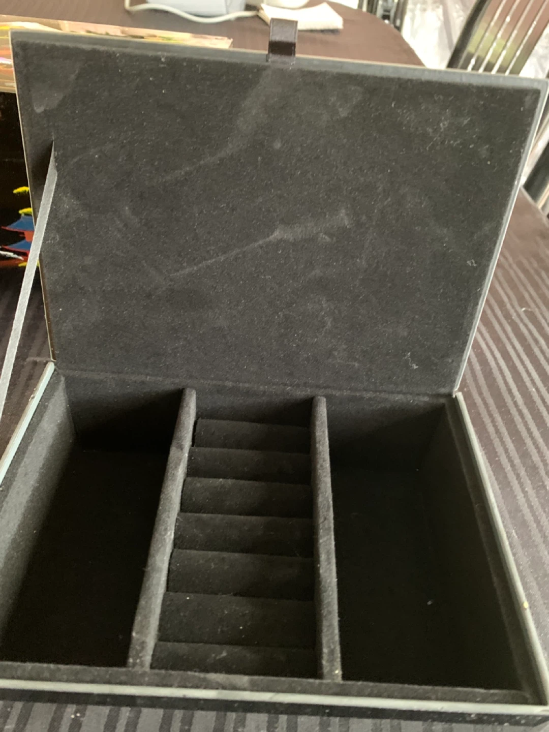 Jewelry box
