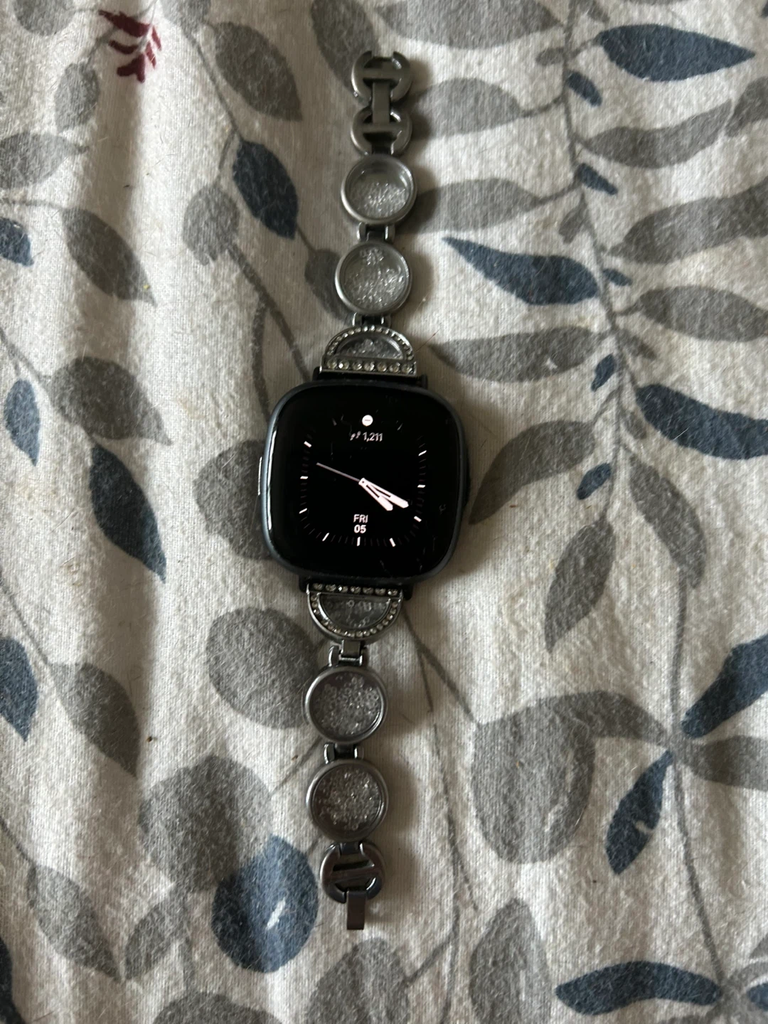Fitbit Versa 3 Smartwatch with Embellished Band - photo 2