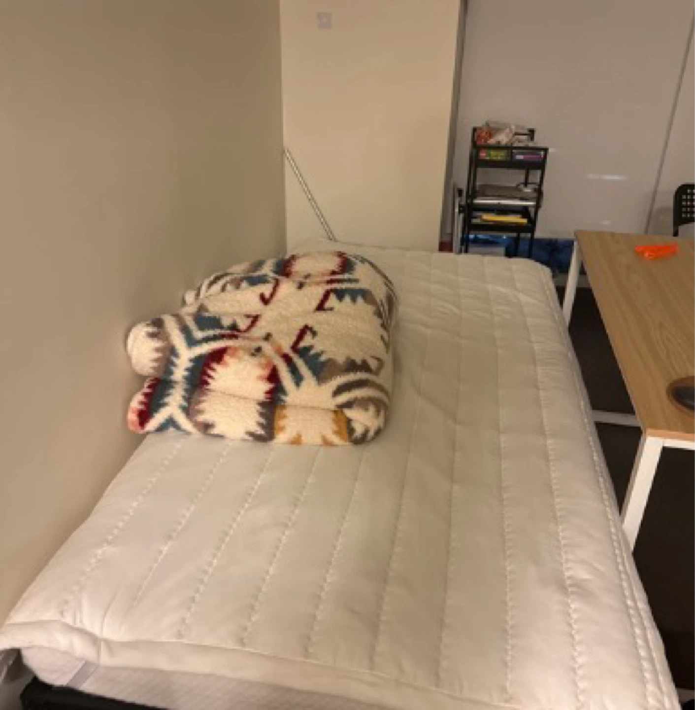 Single bed frame with mattress holder - photo 2