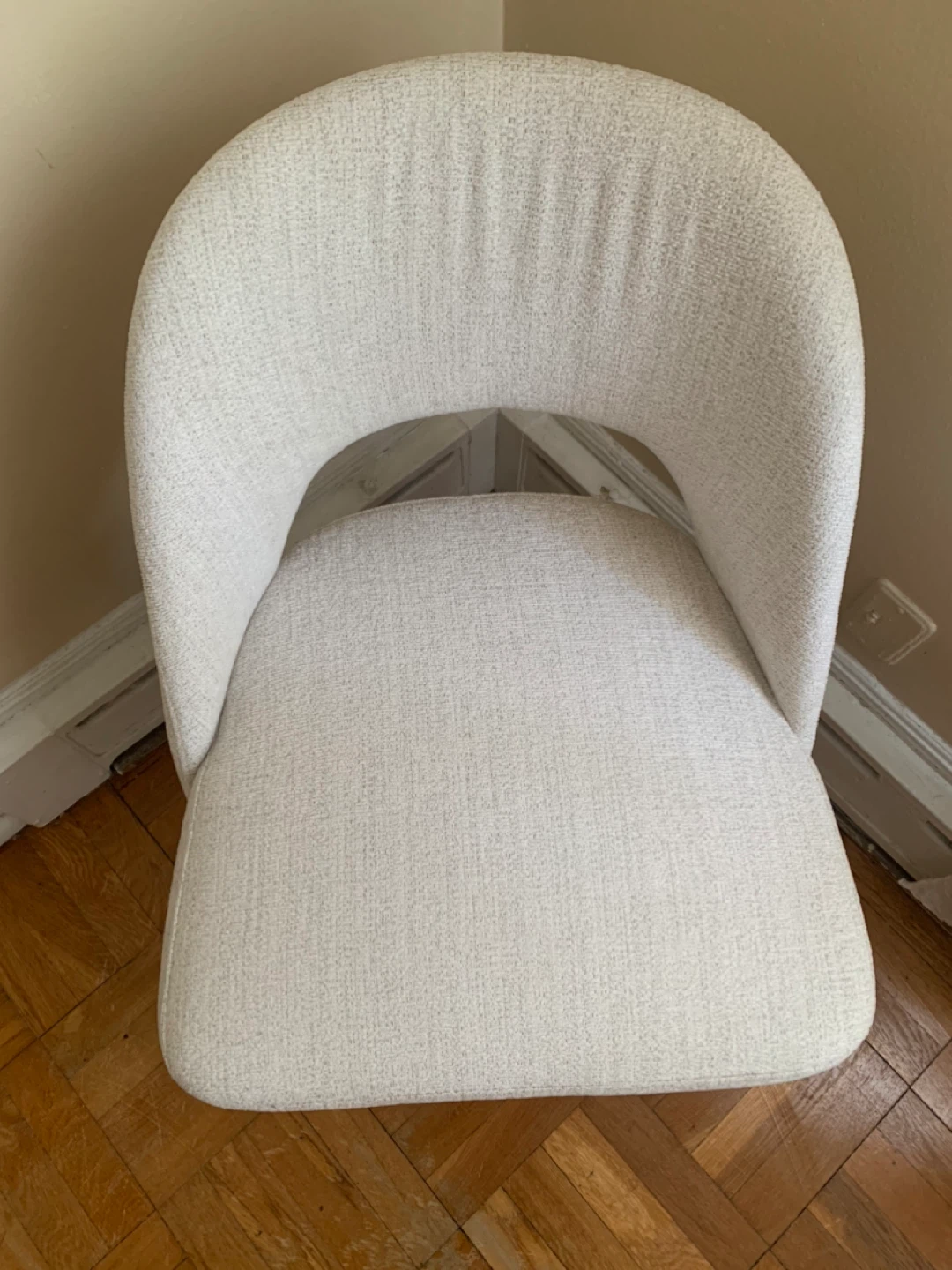 Moving sale: Modern Accent Chair (Like New, No Stains) $140 OBO - photo 4