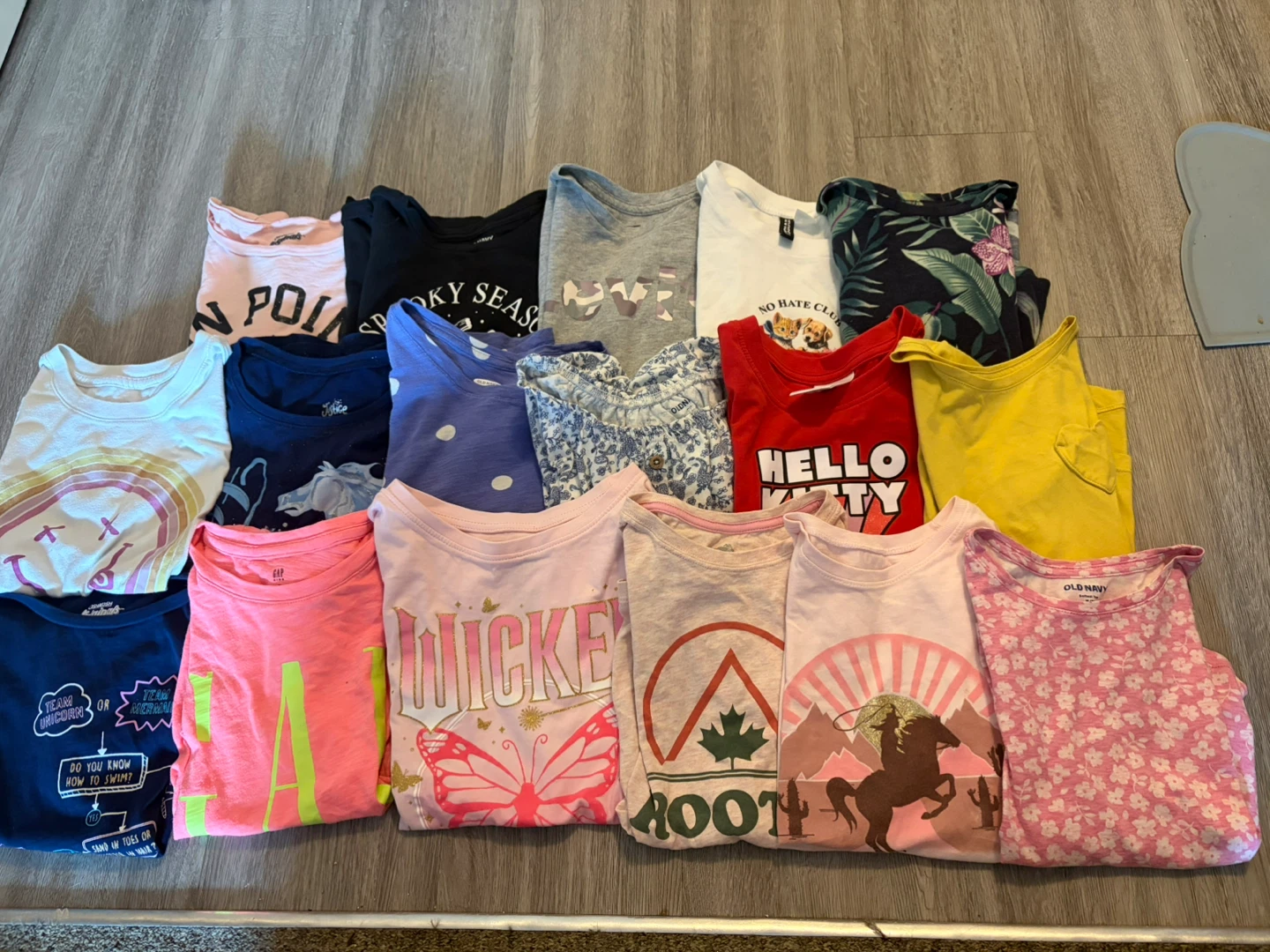 Girls T-Shirt Lot Size M (8)