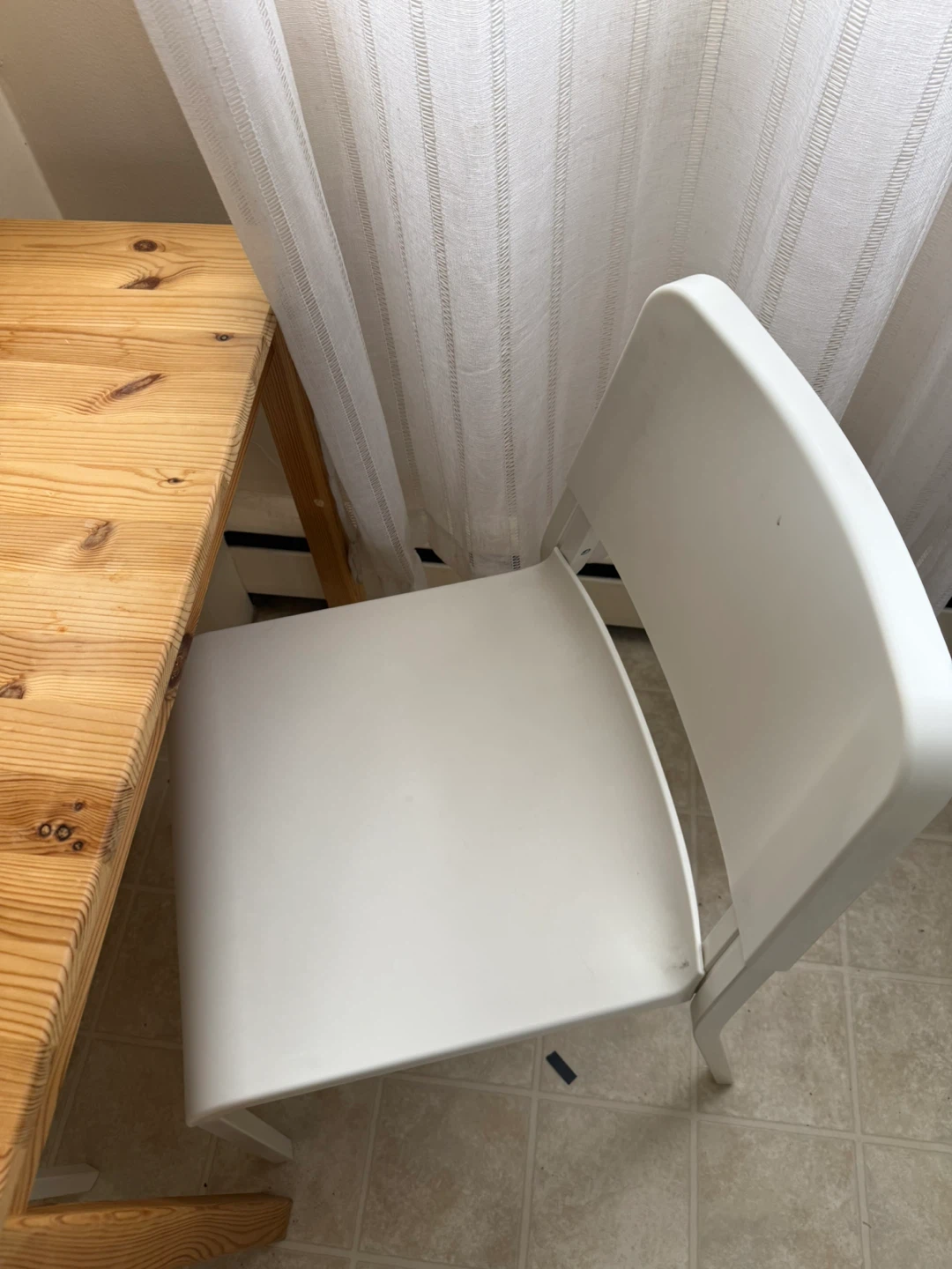 Dinner table and chairs - photo 3