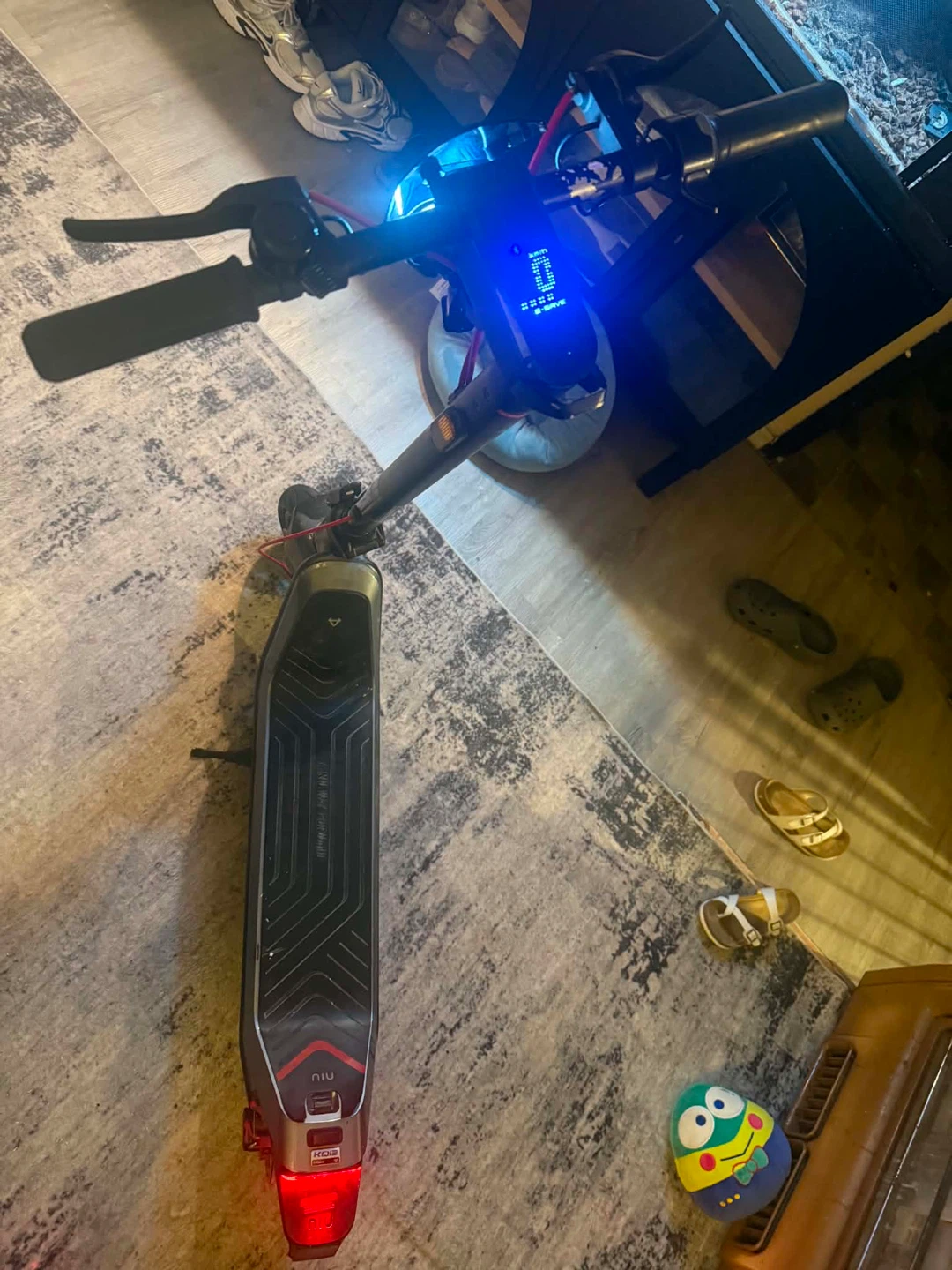 NIU KQi 300X Foldable Electric Kick Scooter - Space Gray - photo 3