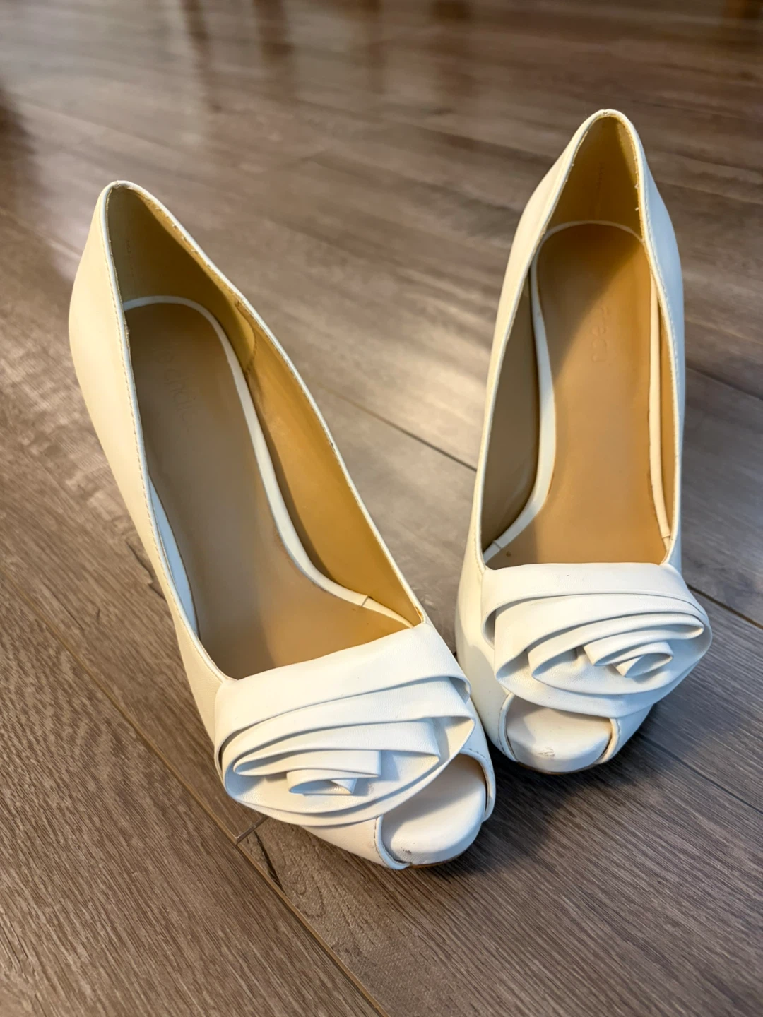 Le Chateau White Peep Toe Heels
