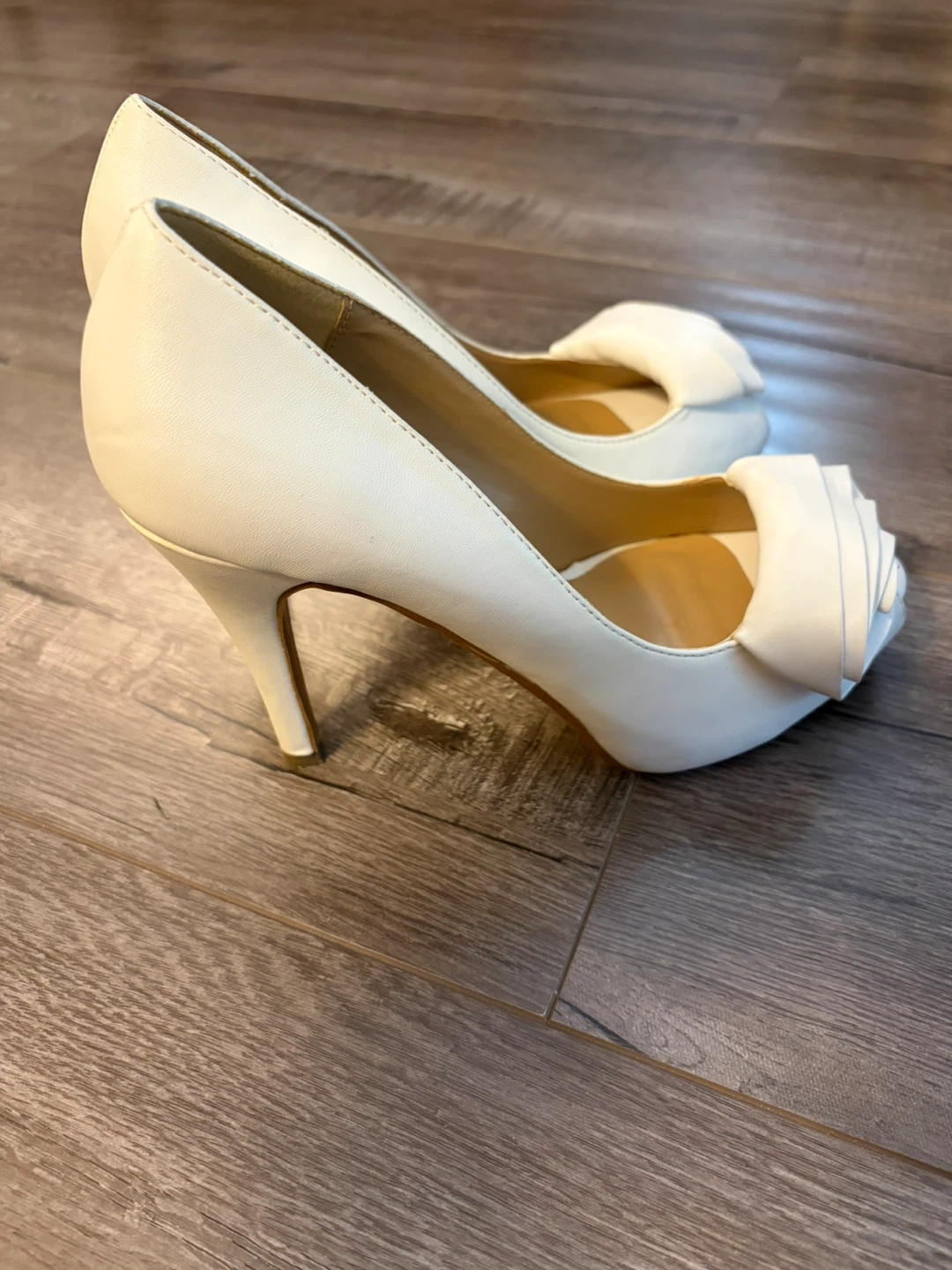 Le Chateau White Peep Toe Heels - photo 2