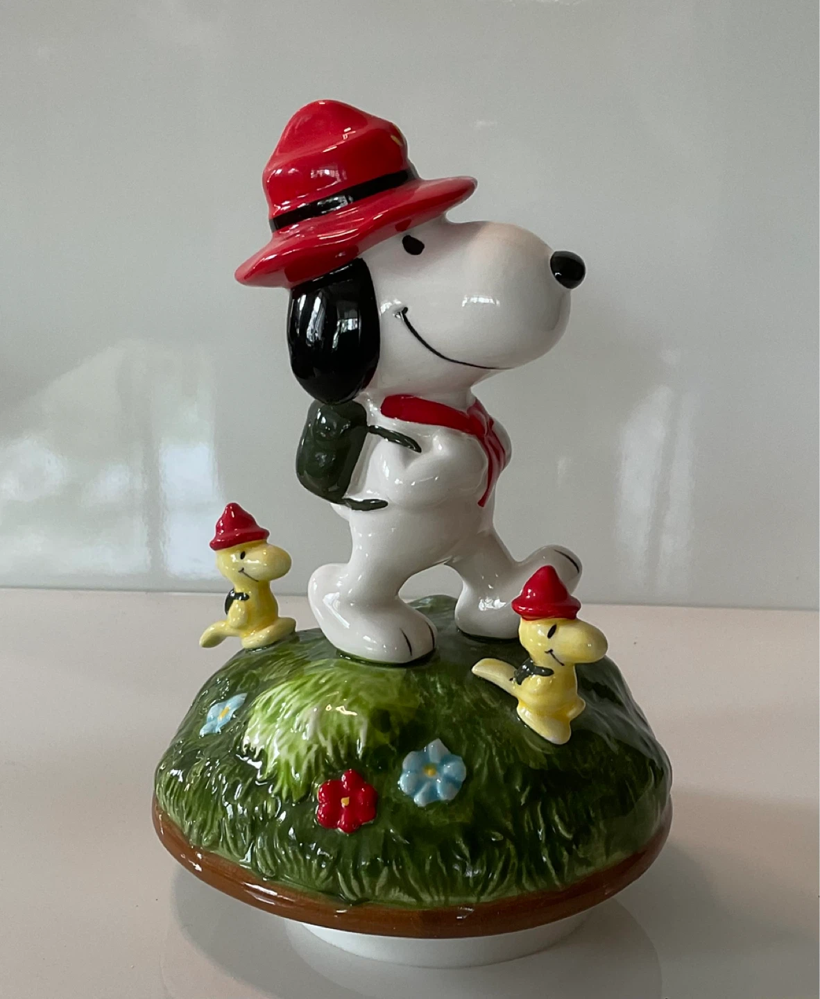 Vintage Snoopy Woodstock Scout Schmid Music Box - 1984