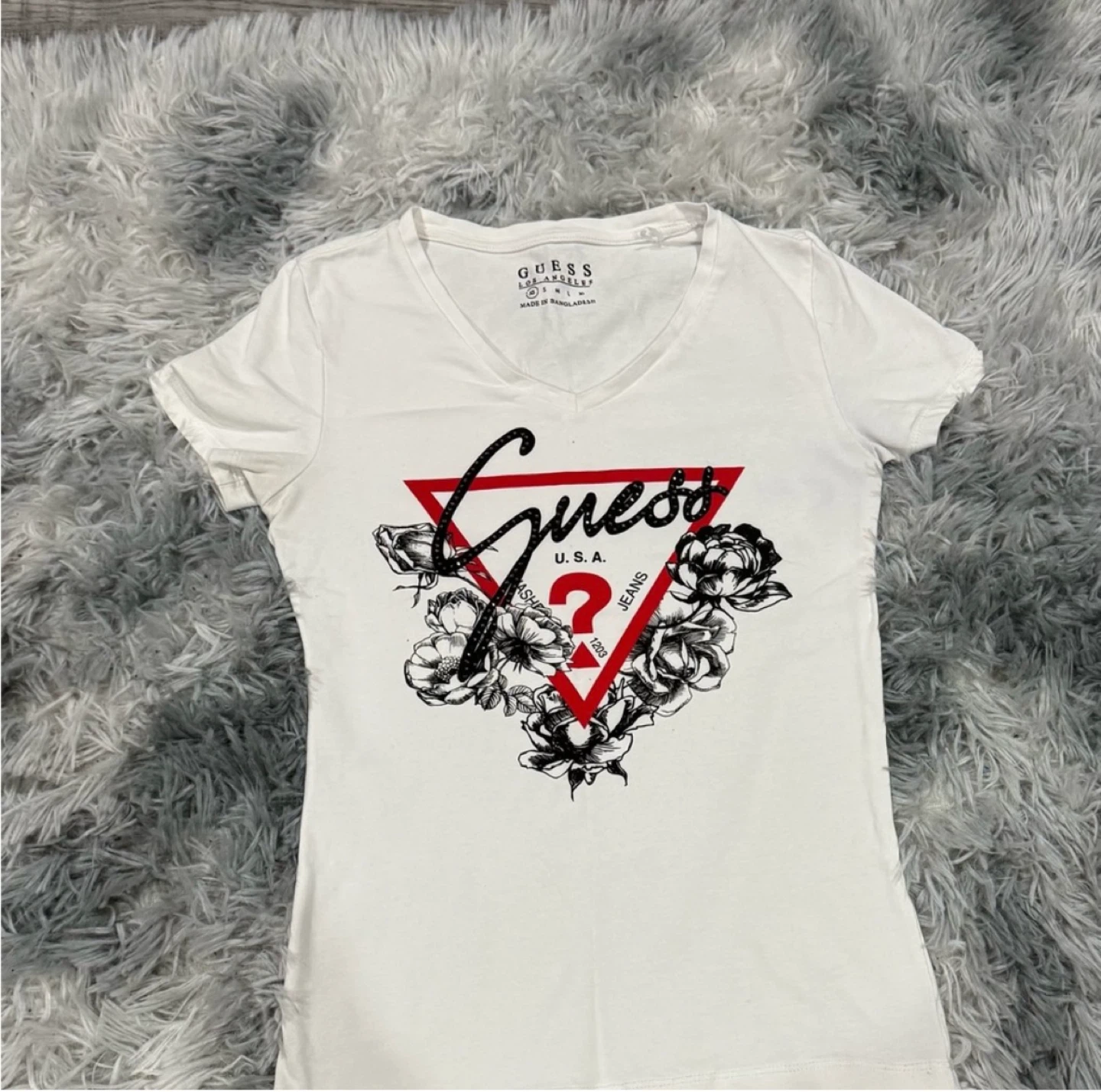 White Guess T-Shirt with Floral Logo