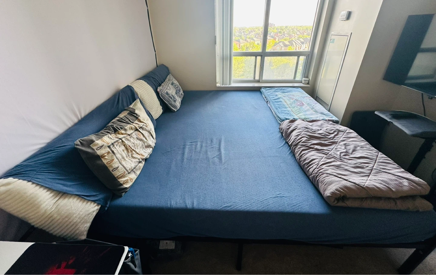 King-Size Bed + Mattress - 250$ - photo 2