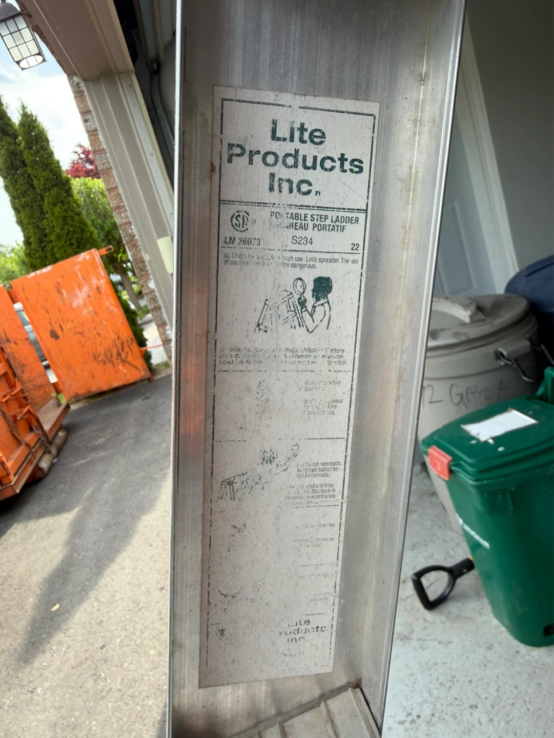 Lite Products Inc. 6 foot Portable 6-Step Ladder - photo 3