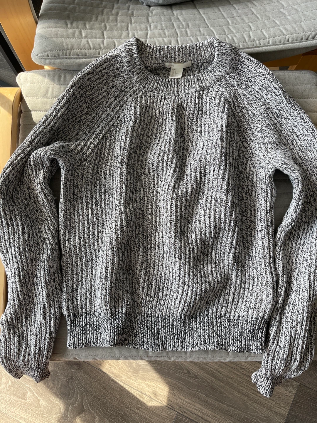BASIC Crewneck Sweater