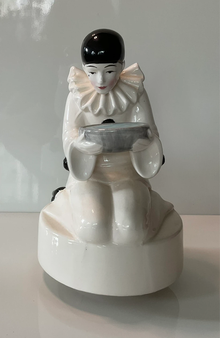 Vintage Pierrot Clown Music Figurine with Bowl - photo 3