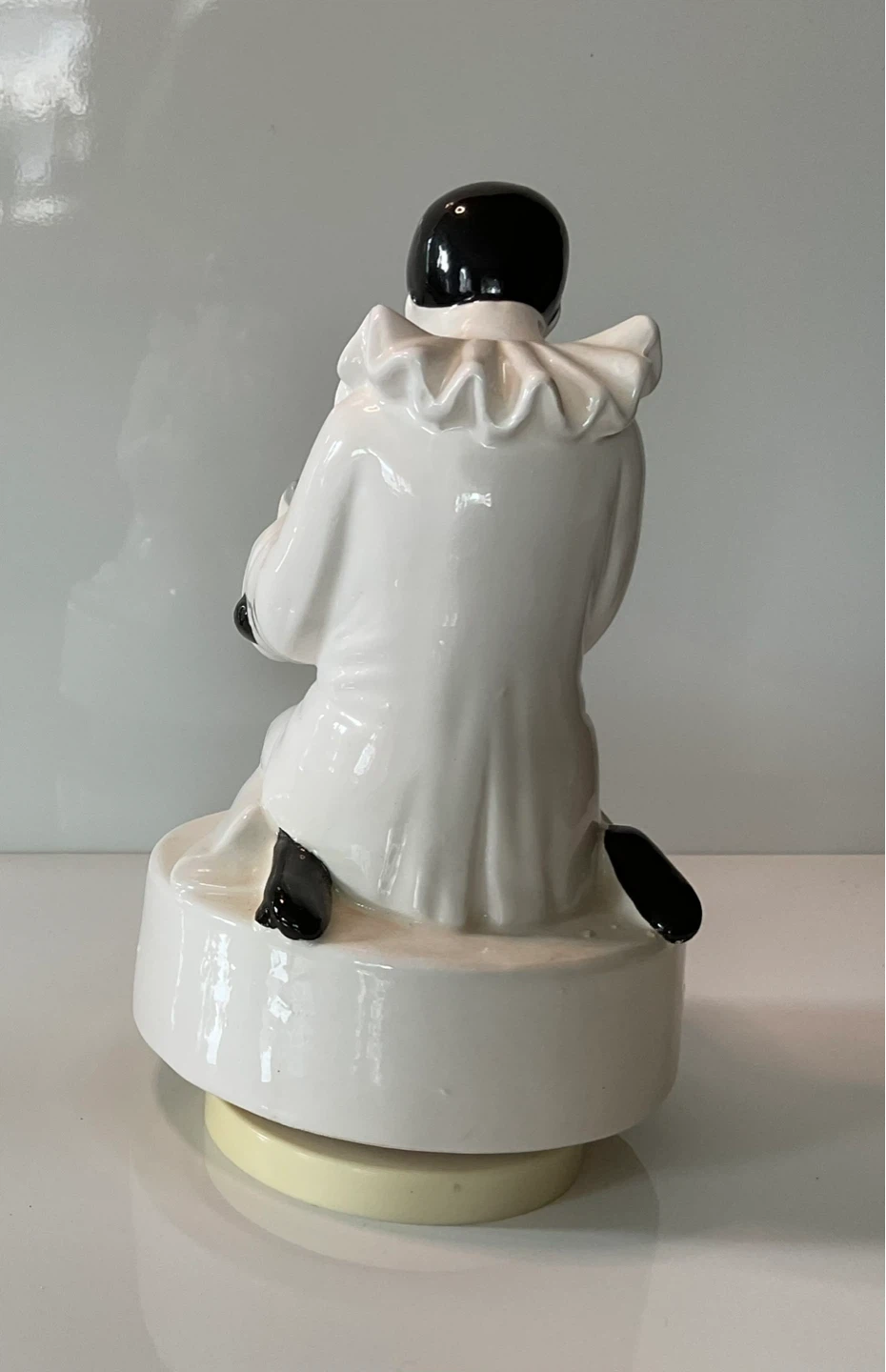 Vintage Pierrot Clown Music Figurine with Bowl - photo 5